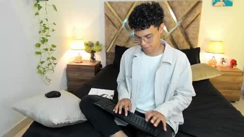 Snapshot of nickolas_moon chatting on October 29, 9:16 pm Nickolas Muoz online show from October 29, 9:16 pm