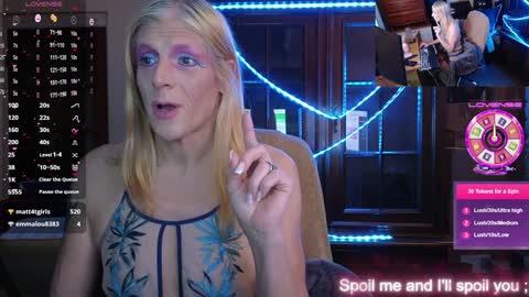 Snapshot of nicktu52 chatting on December 6, 12:23 am nicktuuk online show from December 6, 12:23 am