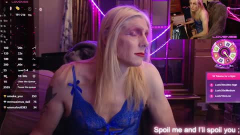 Snapshot of nicktu52 chatting on December 22, 4:28 am nicktuuk online show from December 22, 4:28 am