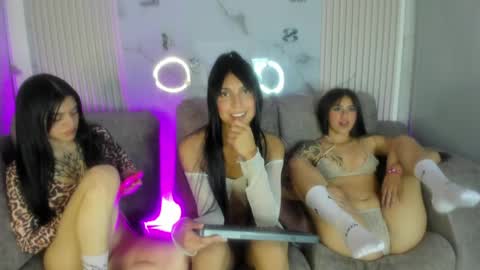 Snapshot of nicky_as chatting on April 22, 6:49 am nicky_as online show from April 22, 6:49 am
