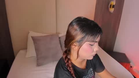 Snapshot of nicky_peyton chatting on May 20, 2:51 am Nicky online show from May 20, 2:51 am