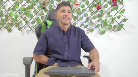 nicky online show from December 7, 7:54 pm