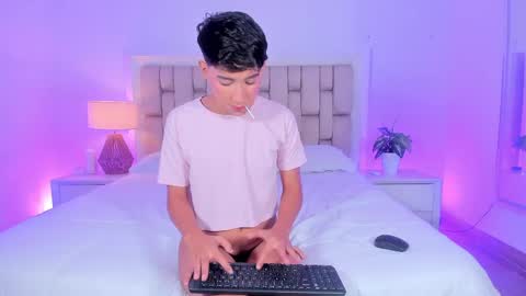 Snapshot of nicocute_ chatting on June 3, 6:24 pm NICOLAS online show from June 3, 6:24 pm