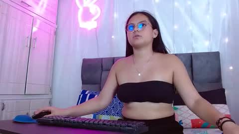 Snapshot of nicol_sweet0 chatting on January 5, 8:01 pm nicol online show from January 5, 8:01 pm