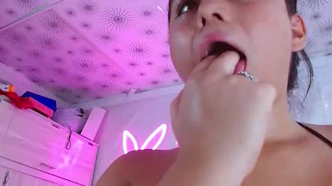 Snapshot of nicol_sweet0 chatting on March 3, 9:10 pm nicol online show from March 3, 9:10 pm