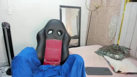 Snapshot of nicol_zurich chatting on April 24, 7:27 pm NIKOL online show from April 24, 7:27 pm