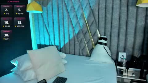 Nicolai online show from May 3, 8:59 pm