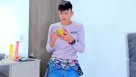 nicolastorres__ online show from November 10, 7:40 am