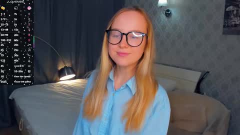 Nicoletta online show from October 19, 5:13 pm