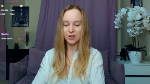 Nicoletta online show from April 3, 6:39 pm