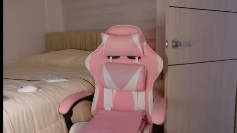 Nicol  online show from February 5, 5:17 pm