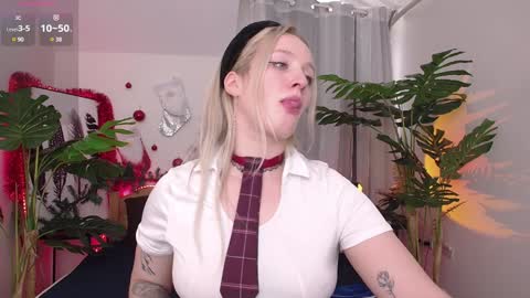 Snapshot of nicole__aniston__ chatting on January 5, 1:15 pm Nicole online show from January 5, 1:15 pm