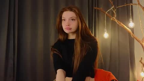 Snapshot of nicole_broown chatting on May 8, 9:31 pm Nicole online show from May 8, 9:31 pm