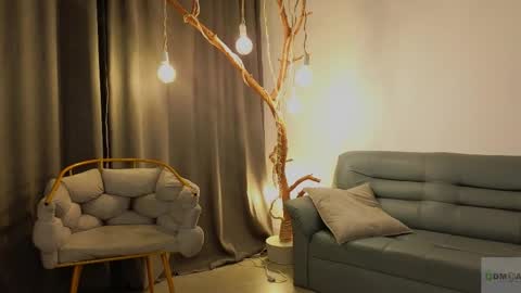 Snapshot of nicole_broown chatting on May 19, 9:10 pm Nicole online show from May 19, 9:10 pm