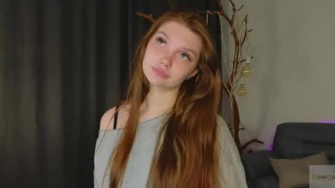 Snapshot of nicole_broown chatting on May 20, 8:59 pm Nicole online show from May 20, 8:59 pm