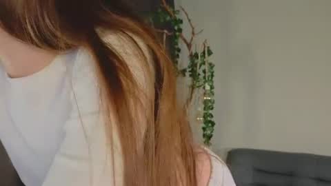 Snapshot of nicole_broown chatting on July 6, 9:06 pm Nicole online show from July 6, 9:06 pm