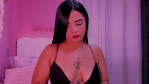 Nicole online show from April 4, 1:19 pm