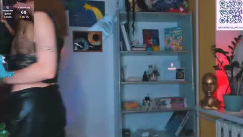 Snapshot of nicole_matt chatting on July 18, 8:12 pm Nicole online show from July 18, 8:12 pm