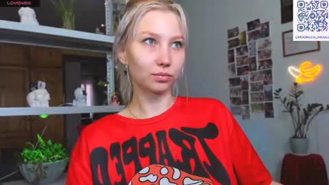 Snapshot of nicole_matt chatting on July 23, 2:31 am Nicole online show from July 23, 2:31 am