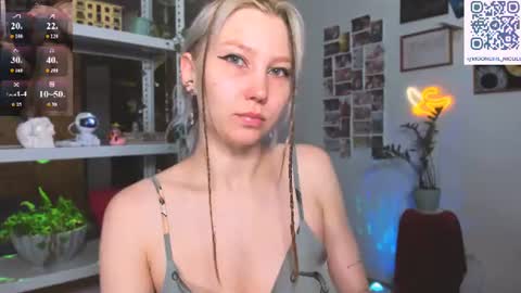 Snapshot of nicole_matt chatting on July 26, 9:43 pm Nicole online show from July 26, 9:43 pm