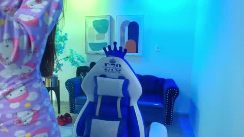 Snapshot of nicole_sounders chatting on February 4, 11:38 am Nicolle online show from February 4, 11:38 am