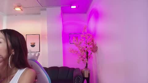 Snapshot of nicole_sounders chatting on February 7, 11:47 am Nicolle online show from February 7, 11:47 am