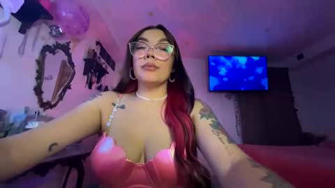 Snapshot of nicole_wc chatting on April 26, 6:11 am Nicole online show from April 26, 6:11 am