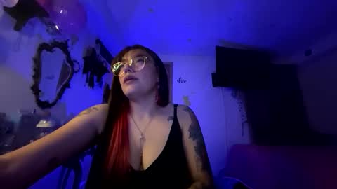 Snapshot of nicole_wc chatting on April 29, 5:33 am Nicole online show from April 29, 5:33 am