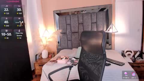 N A T A L I A online show from September 26, 7:29 pm