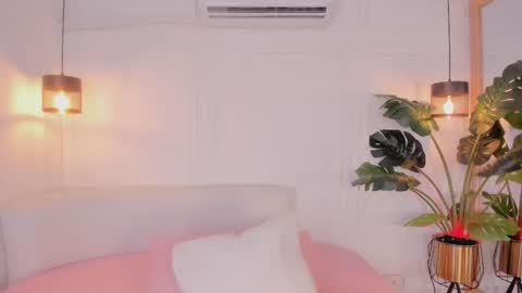 Snapshot of nicole_whitee chatting on April 18, 7:51 pm N A T A L I A online show from April 18, 7:51 pm