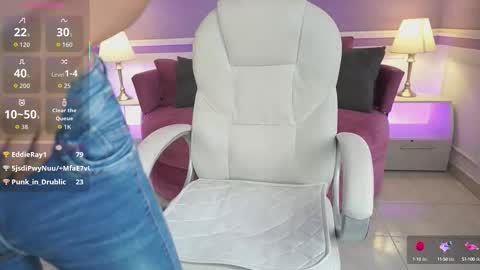 Nicole Crawft online show from October 3, 7:11 pm