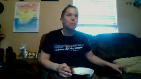 Snapshot of nicolegoodvibes00 chatting on May 25, 12:05 am Nicole online show from May 25, 12:05 am