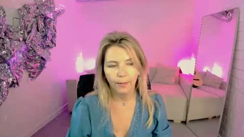 Snapshot of nicolehits chatting on June 21, 9:01 am nicolehits online show from June 21, 9:01 am