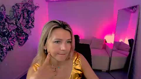 Snapshot of nicolehits chatting on June 22, 1:52 pm nicolehits online show from June 22, 1:52 pm