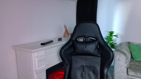 nicoleirisxxx online show from February 13, 6:09 am