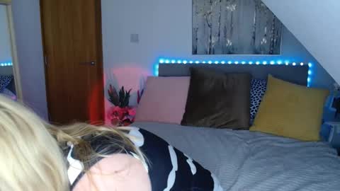 Snapshot of nicolelinharts chatting on June 2, 10:34 pm Birthday online show from June 2, 10:34 pm
