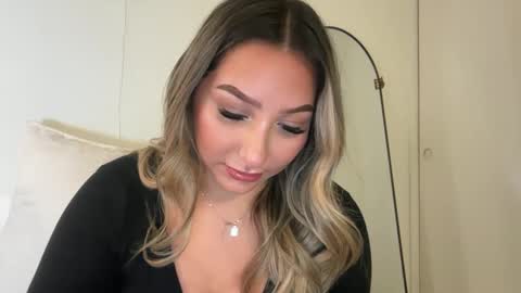 Snapshot of nicolelovesyou444 chatting on September 15, 11:21 am nicolelovesyou444 online show from September 15, 11:21 am