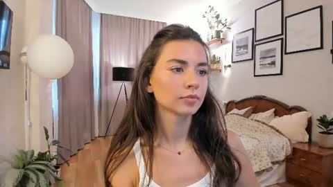 Snapshot of nicoleluuv chatting on July 29, 5:33 pm Dua Lipa online show from July 29, 5:33 pm