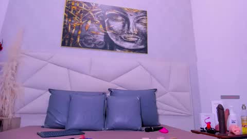 nicolemadrird online show from March 19, 11:36 am