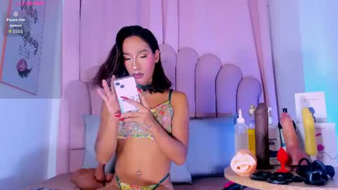 nicolemadrird online show from July 18, 7:50 pm