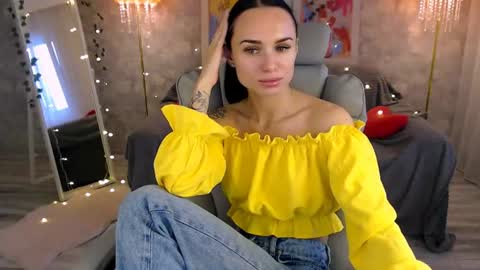 Snapshot of nicolemerz chatting on June 24, 4:17 pm Nicole online show from June 24, 4:17 pm