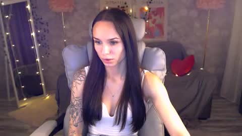 Snapshot of nicolemerz chatting on July 2, 4:35 pm Nicole online show from July 2, 4:35 pm