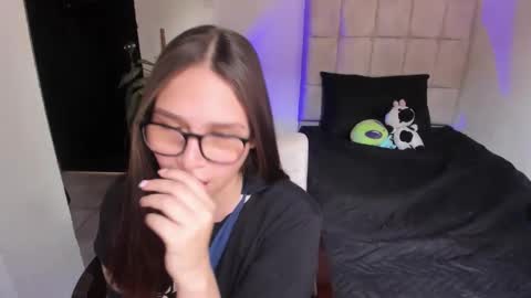 Nicol independent model online show from March 2, 5:09 pm