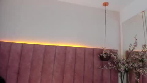 Snapshot of nicolesteelee chatting on February 28, 6:43 am Nicole online show from February 28, 6:43 am