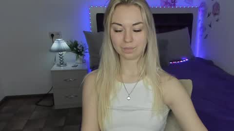 Snapshot of nicolestunning chatting on May 13, 6:33 am NicoleStunning online show from May 13, 6:33 am