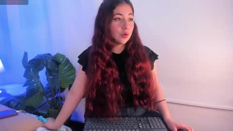 Snapshot of nicolle_evanss_ chatting on April 30, 3:57 am nicolle_evanss_ online show from April 30, 3:57 am