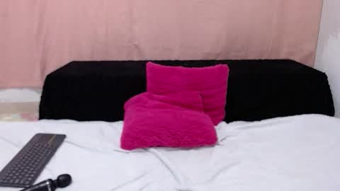 Snapshot of nicolle_gomes chatting on October 8, 10:18 pm nicolle gomes online show from October 8, 10:18 pm