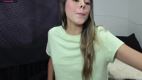 Snapshot of nicolle_jhons chatting on January 14, 8:59 pm Nicolle online show from January 14, 8:59 pm