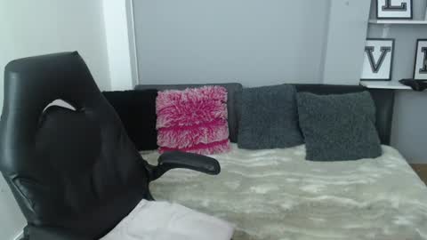 Snapshot of nicolle_silva chatting on July 3, 11:27 am Nicolle online show from July 3, 11:27 am
