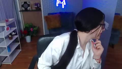 Snapshot of nicolle_silva chatting on July 29, 11:41 am Nicolle online show from July 29, 11:41 am